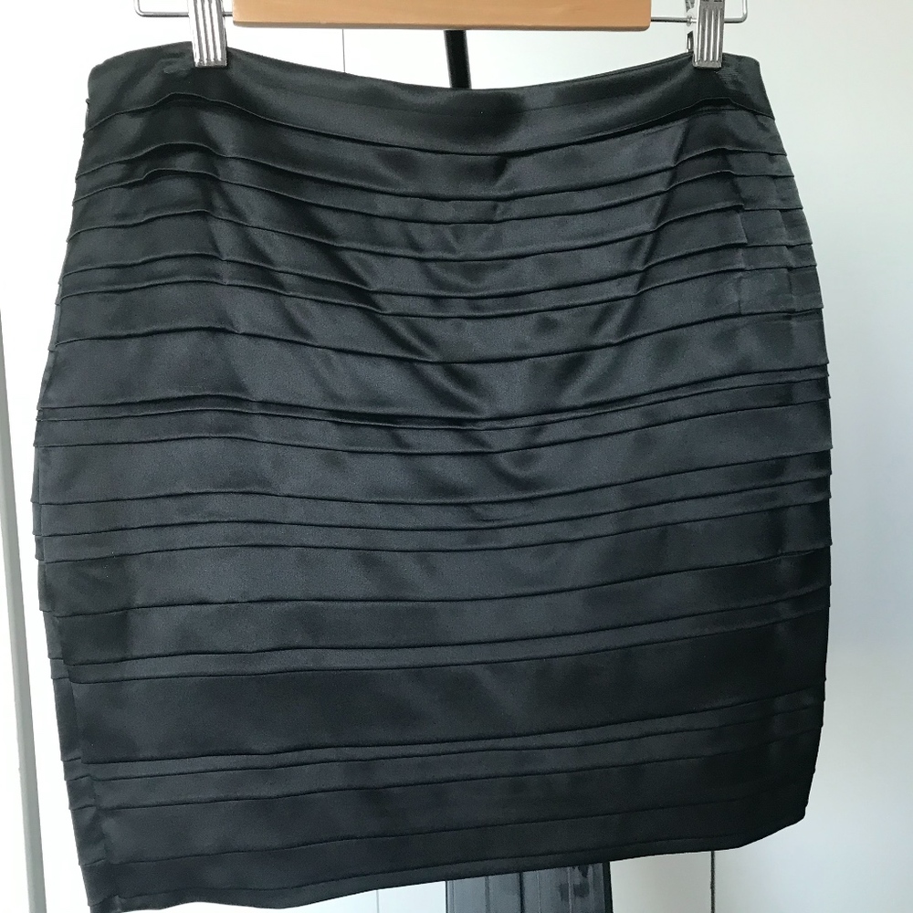 Kenneth Cole satin/spandex skirt